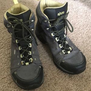 Ahnu Montara Hiking Boots - Size 8